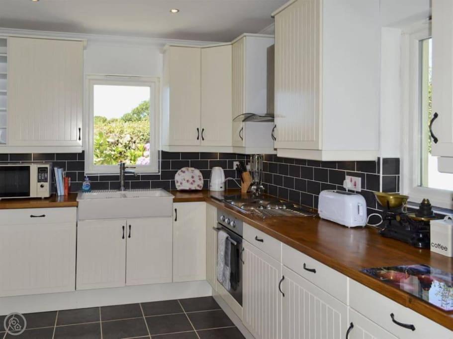 Best Of Both Worlds! Truro Bagian luar foto